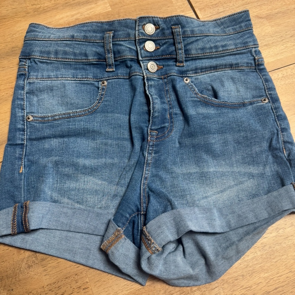 Blue Jean Shorts with Cuffed Hem and High Waist